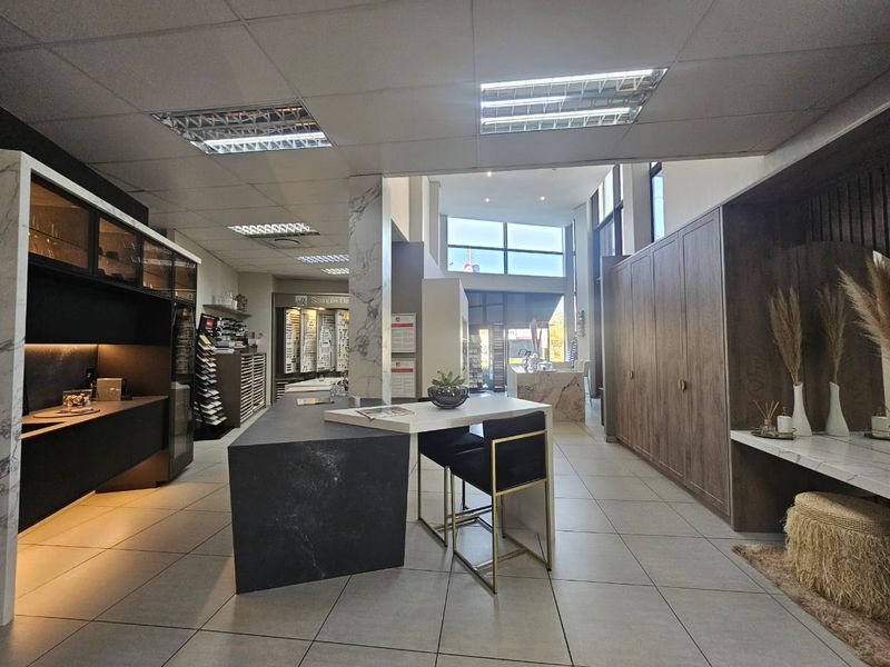 TO LET – Prime Retail Space | Waterkloof Corner | Waterkloof, Pretoria - Photo 1