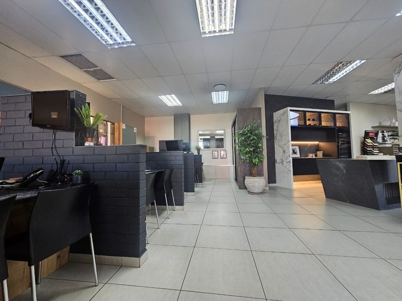 TO LET – Prime Retail Space | Waterkloof Corner | Waterkloof, Pretoria - Photo 5