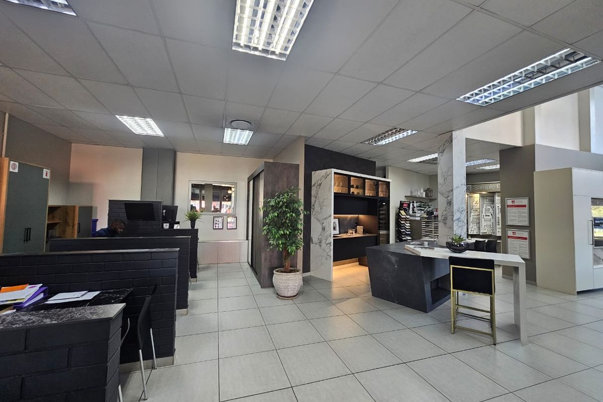 TO LET – Prime Retail Space | Waterkloof Corner | Waterkloof, Pretoria - Photo 3