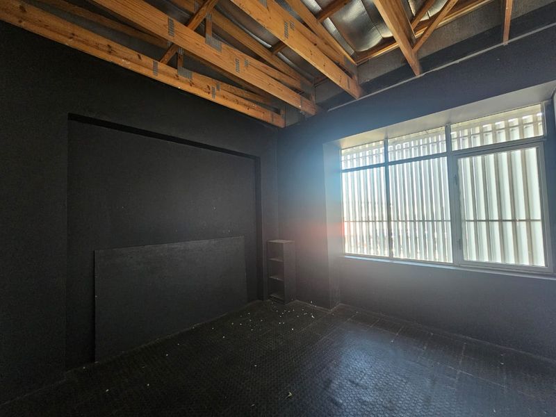 TO LET: Gym, Church, Dance Studio, Training Facility, Theatre or Church | 275 m2 | Waterkloof Corner - Photo 7