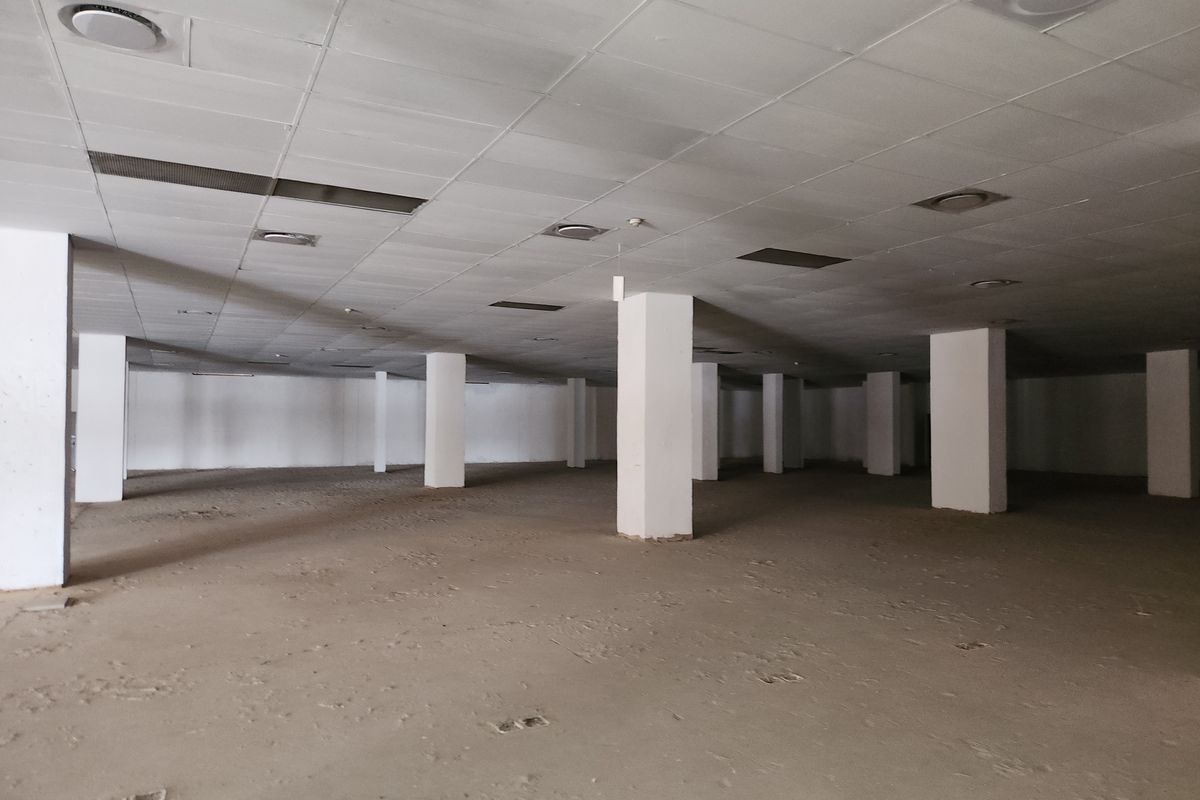 Large-Format 2,212m2 Retail Space Offering Exceptional Visibility and Customer Reach - Photo 5