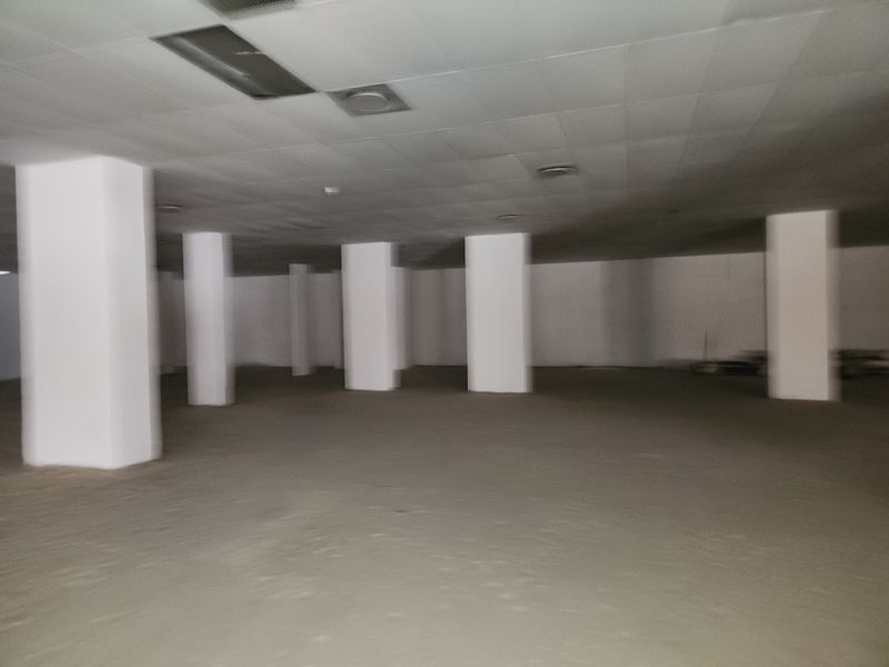 Large-Format 2,212m2 Retail Space Offering Exceptional Visibility and Customer Reach - Photo 10