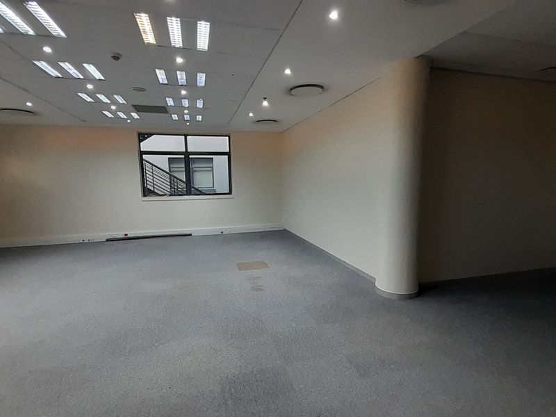 Modern Ground Floor Office with Reception and Open Plan Flexibility - Photo 4