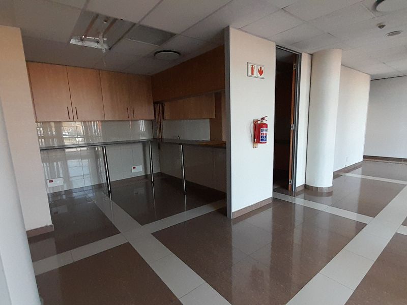 Modern Ground Floor Office with Reception and Open Plan Flexibility - Photo 10
