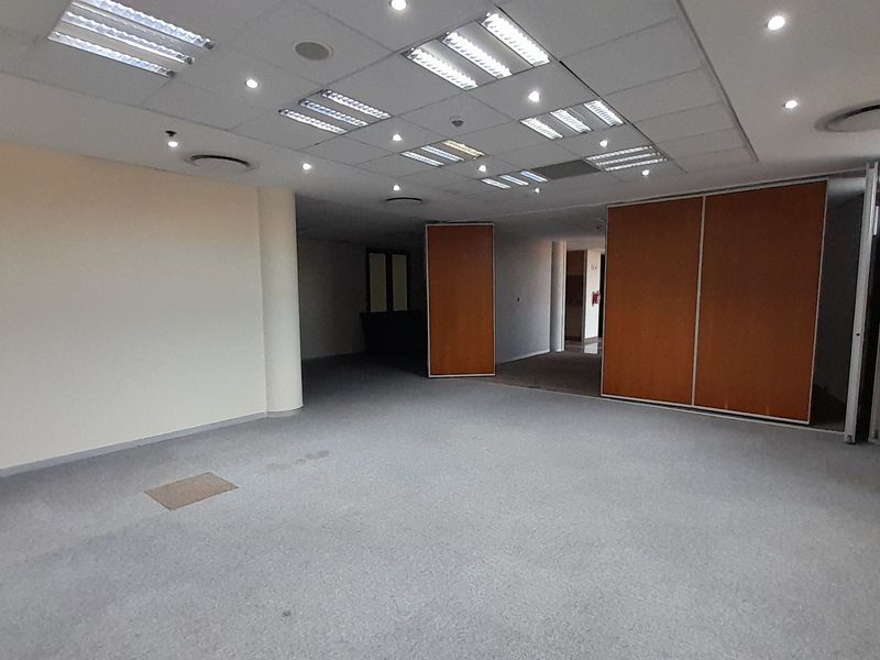 Modern Ground Floor Office with Reception and Open Plan Flexibility - Photo 7