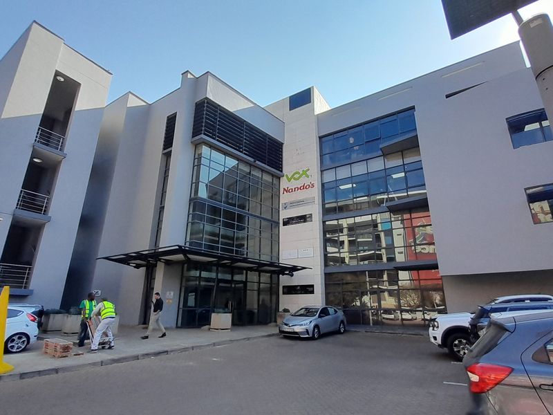 Executive Office Suite with Private Office Layout in Menlyn - Photo 1