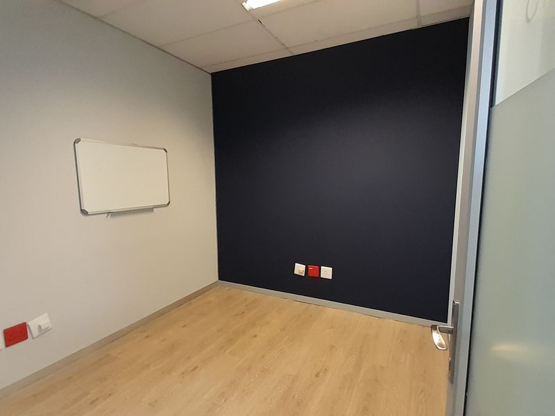 Executive Office Suite with Private Office Layout in Menlyn - Photo 6