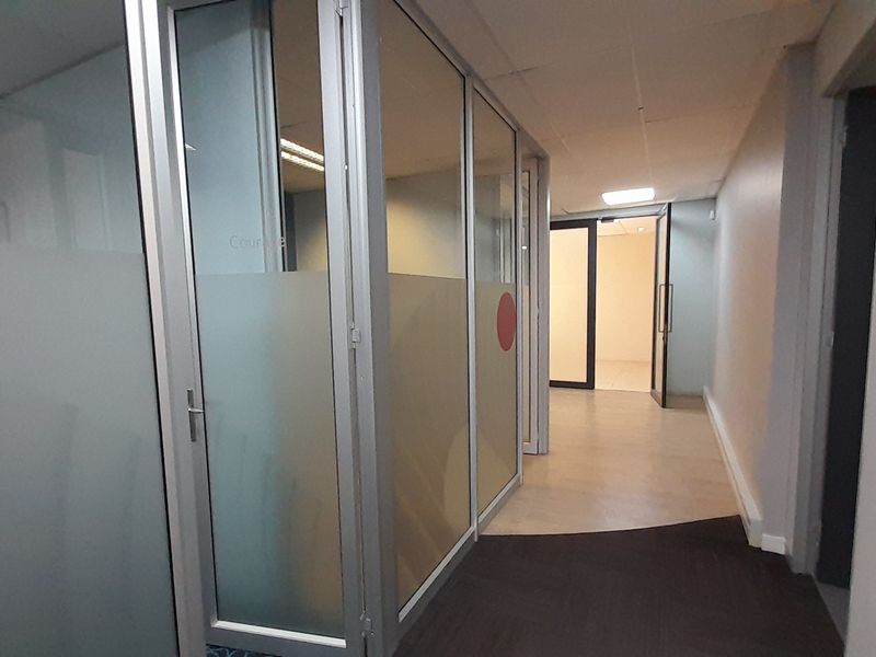Executive Office Suite with Private Office Layout in Menlyn - Photo 4