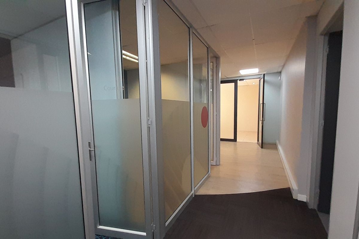 Executive Office Suite with Private Office Layout in Menlyn - Photo 4
