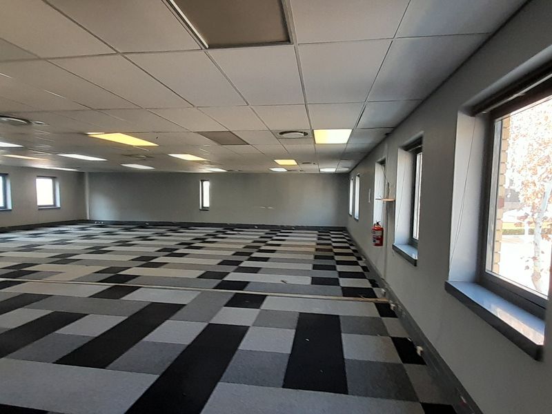 Flexible First Floor Office with Private Office in a Prime Menlyn Location - Photo 3