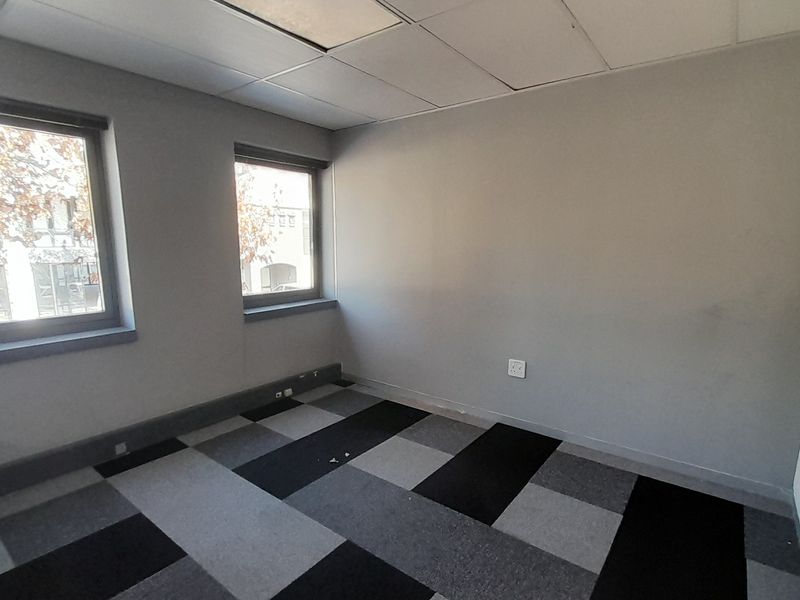 Flexible First Floor Office with Private Office in a Prime Menlyn Location - Photo 2