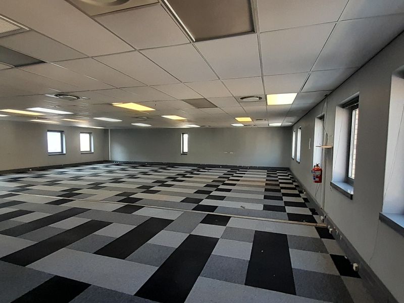 Flexible First Floor Office with Private Office in a Prime Menlyn Location - Photo 4