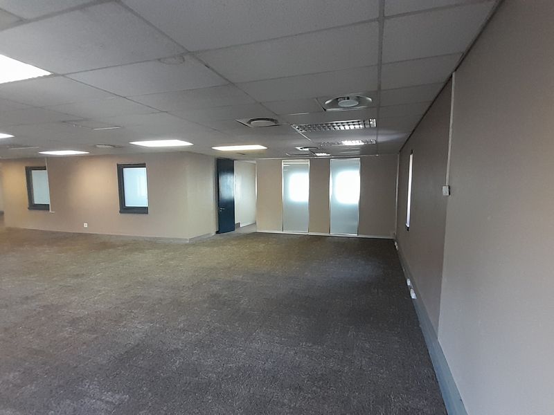 Well Appointed Corporate Office with Reception and Open Plan Workspace - Photo 5