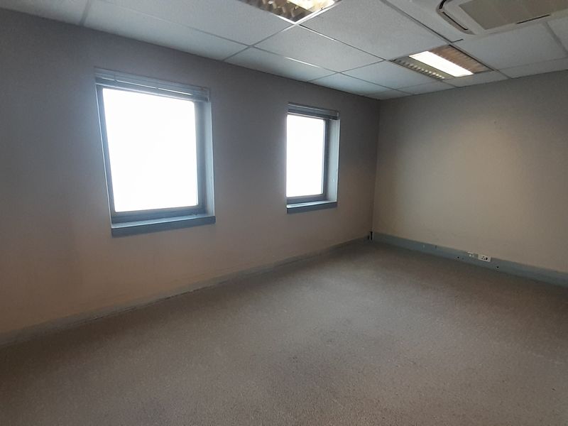 Well Appointed Corporate Office with Reception and Open Plan Workspace - Photo 2