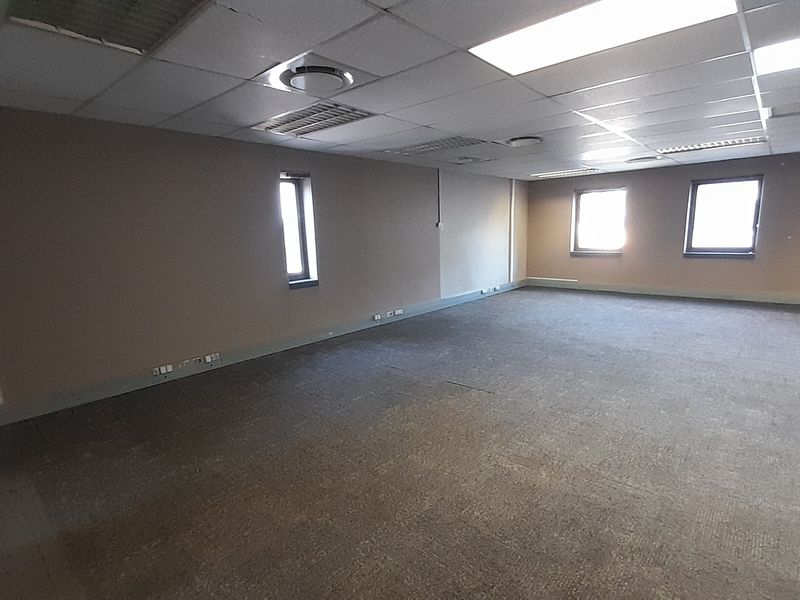 Well Appointed Corporate Office with Reception and Open Plan Workspace - Photo 3