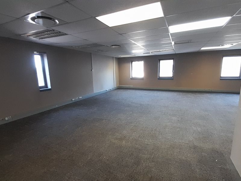 Well Appointed Corporate Office with Reception and Open Plan Workspace - Photo 4