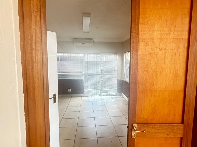Prime office for sale - Photo 10