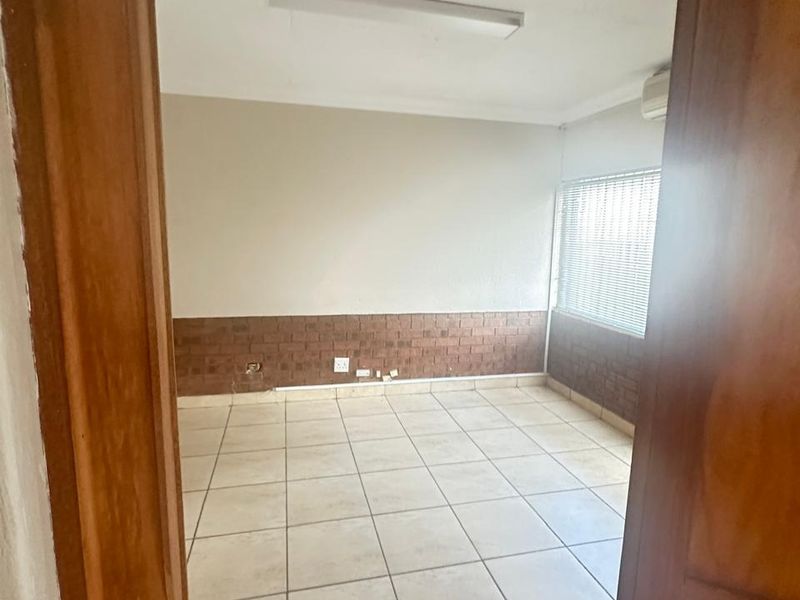 Prime office for sale - Photo 8
