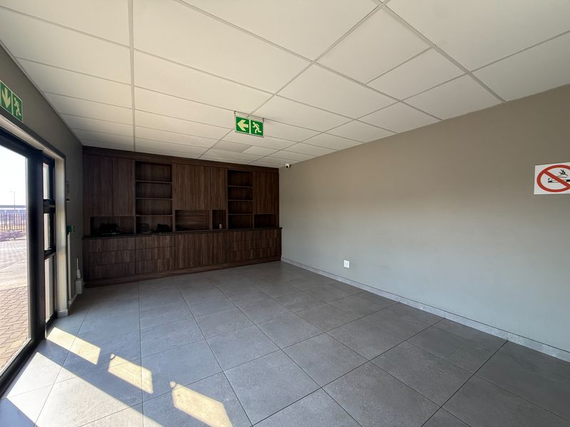 Limeroc high end warehouse - Photo 5