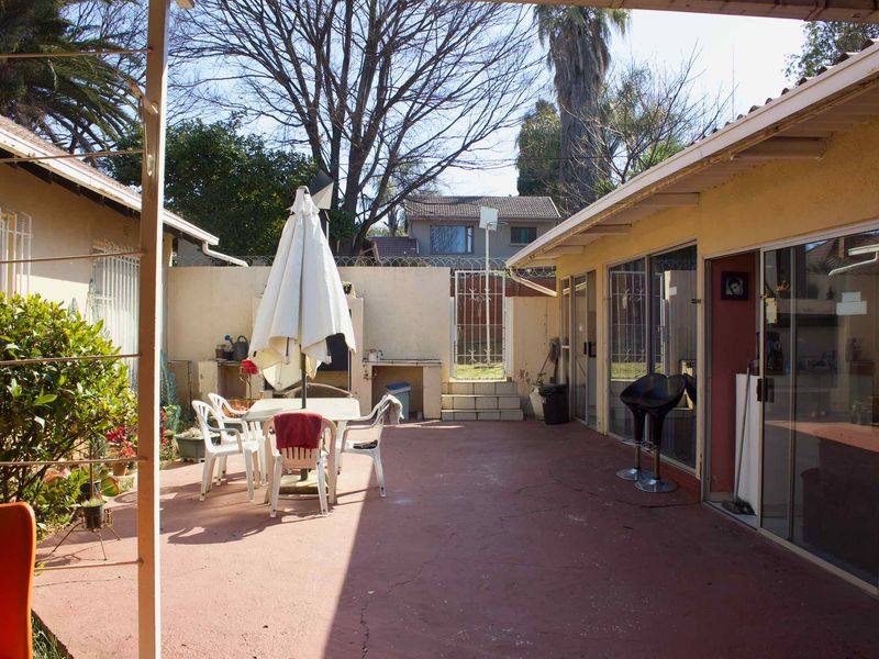 Commerial Property in Van Riebeeck Park - Photo 2