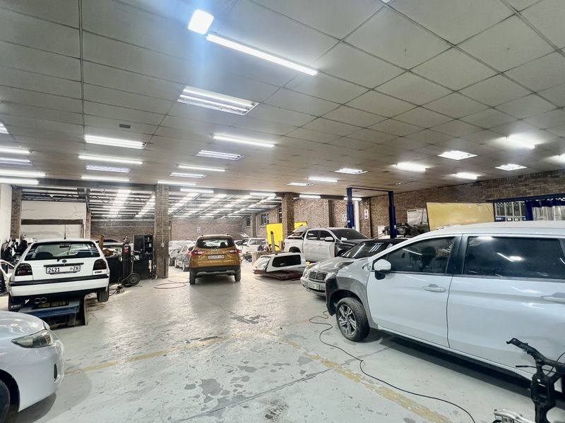 Prime Commercial Property with Workshop, Offices & Showroom Potential – Pietermaritzburg Central - Photo 7