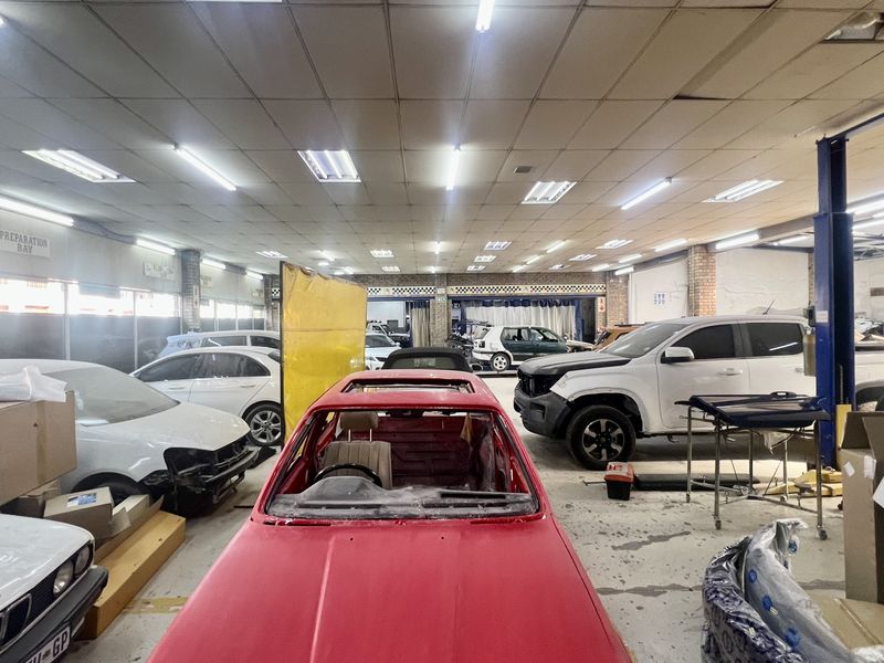 Prime Commercial Property with Workshop, Offices & Showroom Potential – Pietermaritzburg Central - Photo 5