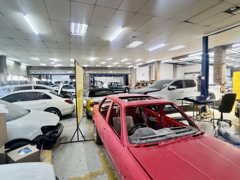 Prime Commercial Property with Workshop, Offices & Showroom Potential – Pietermaritzburg Central - Photo 4