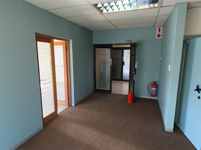 Prestigious 160m2 AAA-Grade Office To Let in Route 21 Corporate Park, Irene - Photo 9