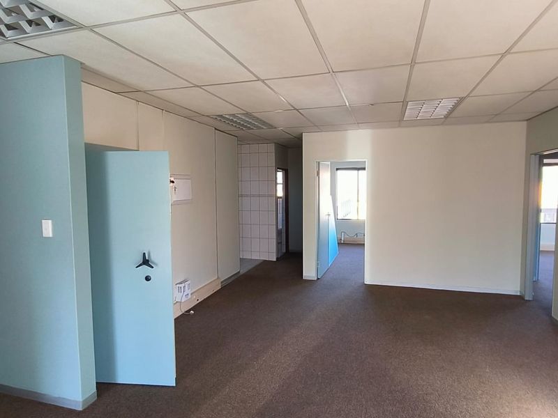 Prestigious 160m2 AAA-Grade Office To Let in Route 21 Corporate Park, Irene - Photo 8