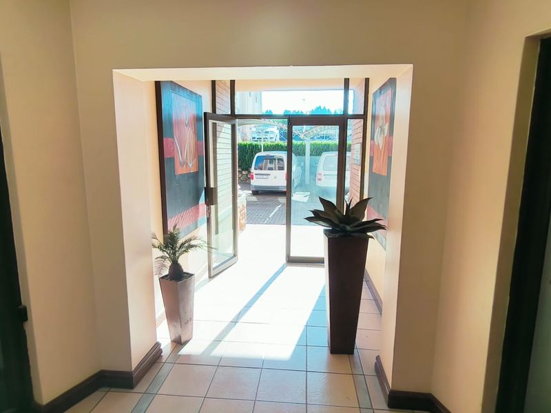 Prestigious 160m2 AAA-Grade Office To Let in Route 21 Corporate Park, Irene - Photo 3