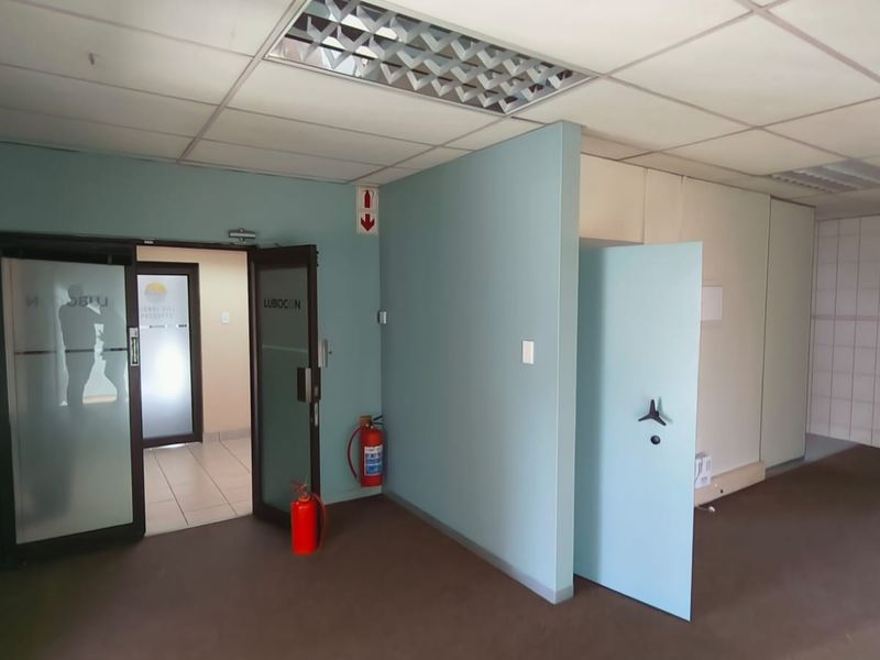 Prestigious 160m2 AAA-Grade Office To Let in Route 21 Corporate Park, Irene - Photo 6