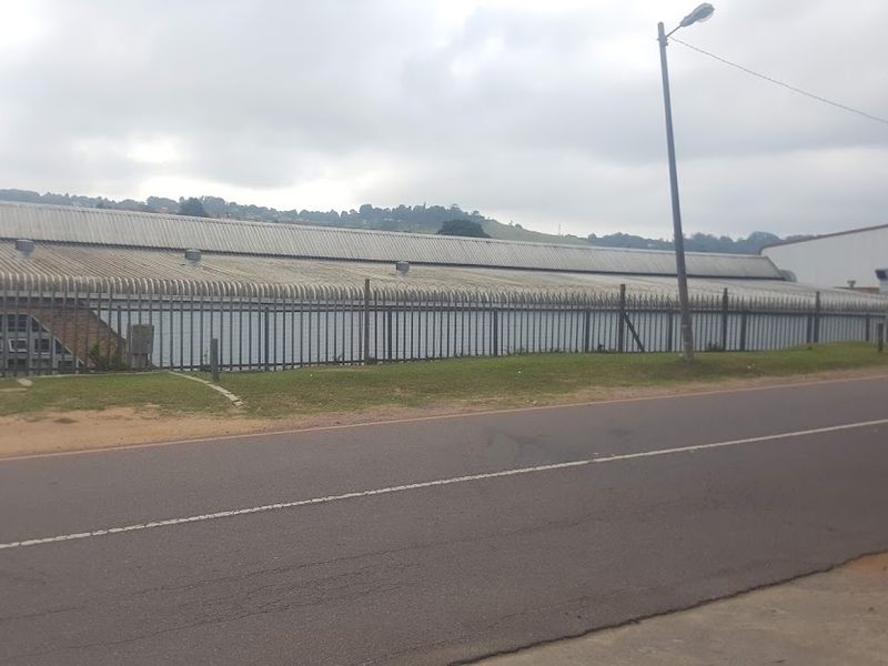 Spacious 2363m2 factory to let in Westmead, Pinetown—ideal for your business expansion needs! - Photo 2