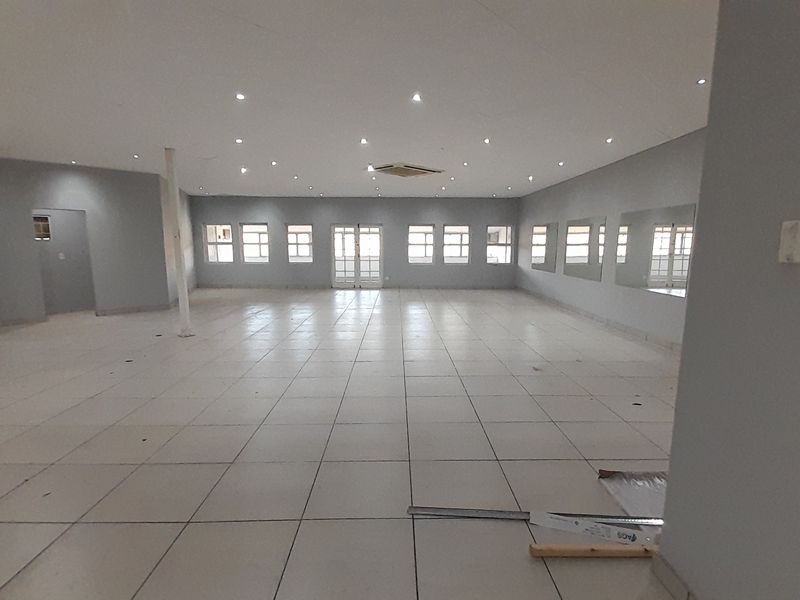 Versatile First Floor Commercial Space for Offices or Showrooms or Studio Use - Photo 9
