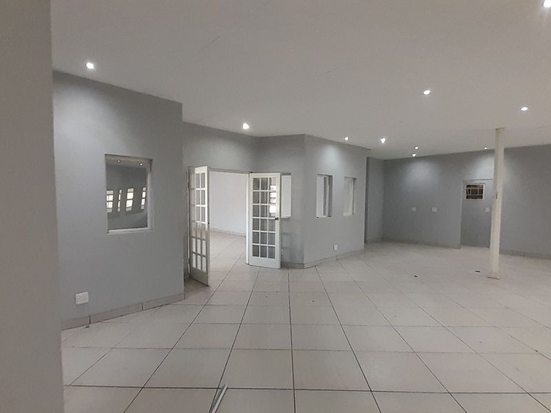 Versatile First Floor Commercial Space for Offices or Showrooms or Studio Use - Photo 7