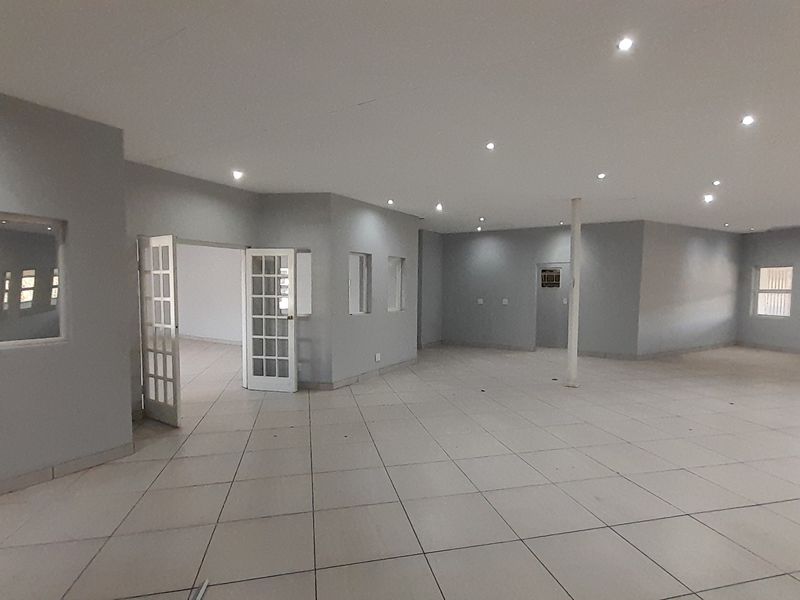 Versatile First Floor Commercial Space for Offices or Showrooms or Studio Use - Photo 6