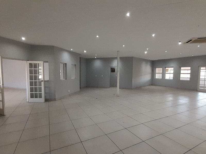 Versatile First Floor Commercial Space for Offices or Showrooms or Studio Use - Photo 5