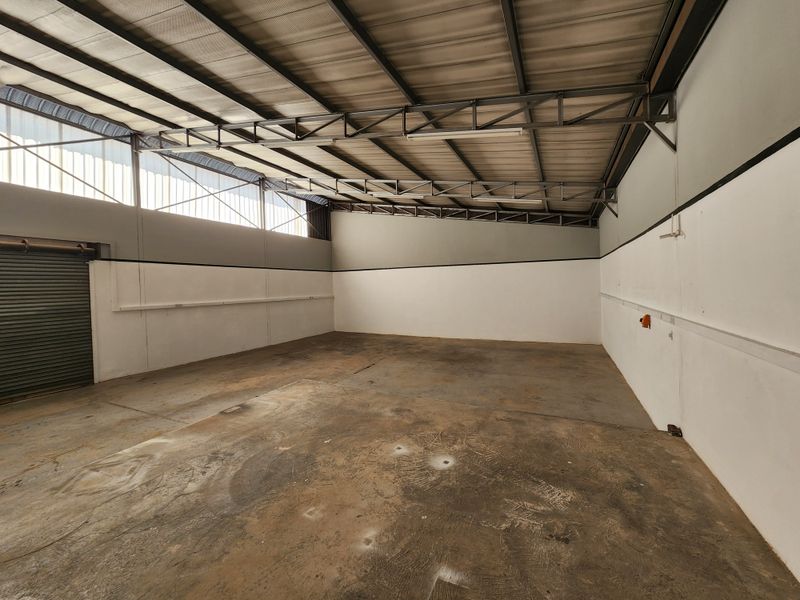 200m2 Warehouse To Let, Immediately Available in Koedoespoort Industrial - Photo 8