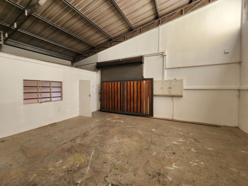 200m2 Warehouse To Let, Immediately Available in Koedoespoort Industrial - Photo 6
