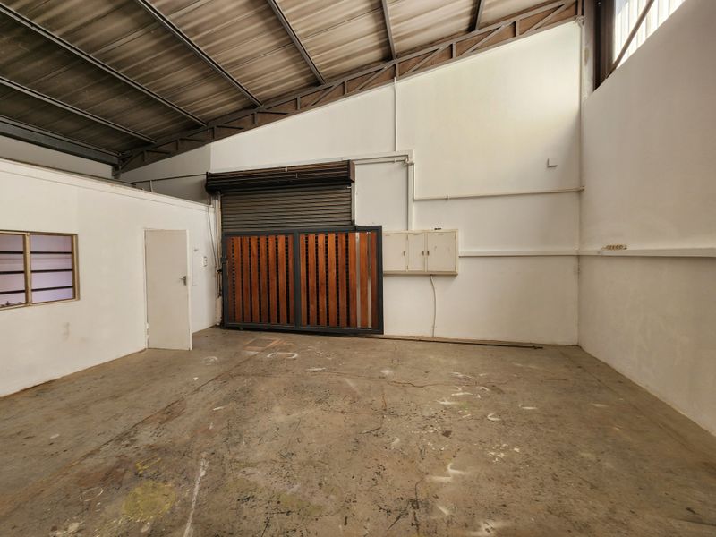 200m2 Warehouse To Let, Immediately Available in Koedoespoort Industrial - Photo 9