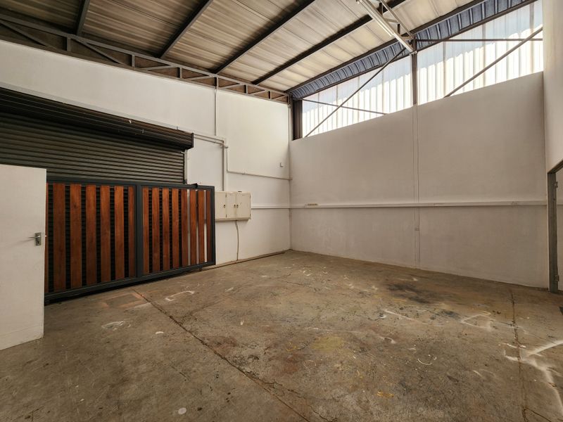 200m2 Warehouse To Let, Immediately Available in Koedoespoort Industrial - Photo 5