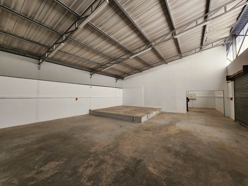 200m2 Warehouse To Let, Immediately Available in Koedoespoort Industrial - Photo 3