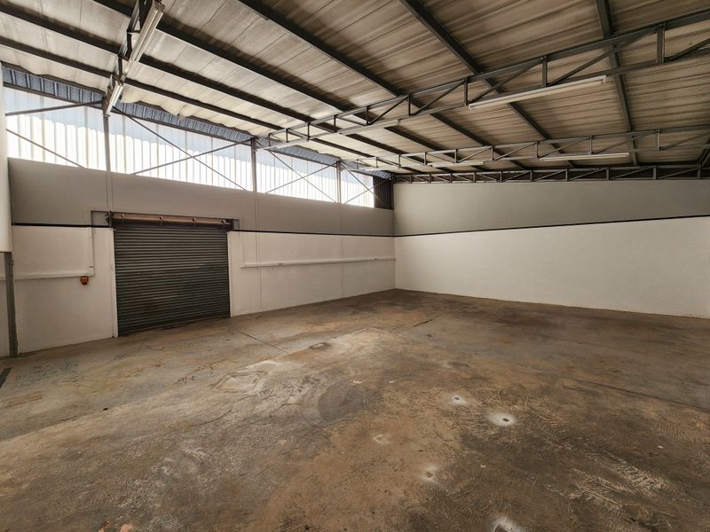 200m2 Warehouse To Let, Immediately Available in Koedoespoort Industrial - Photo 2