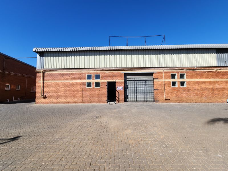 Versatile 280m2 Warehouse To Let in Koedoespoort Industrial Node - Photo 1