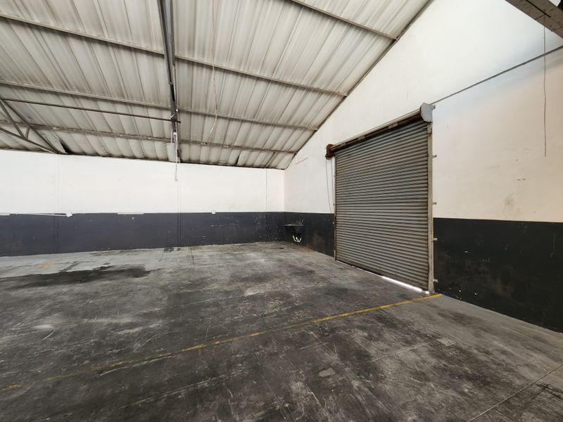 657m2 Spacious Ground Floor Industrial Warehouse To Let in Koedoespoort - Photo 3