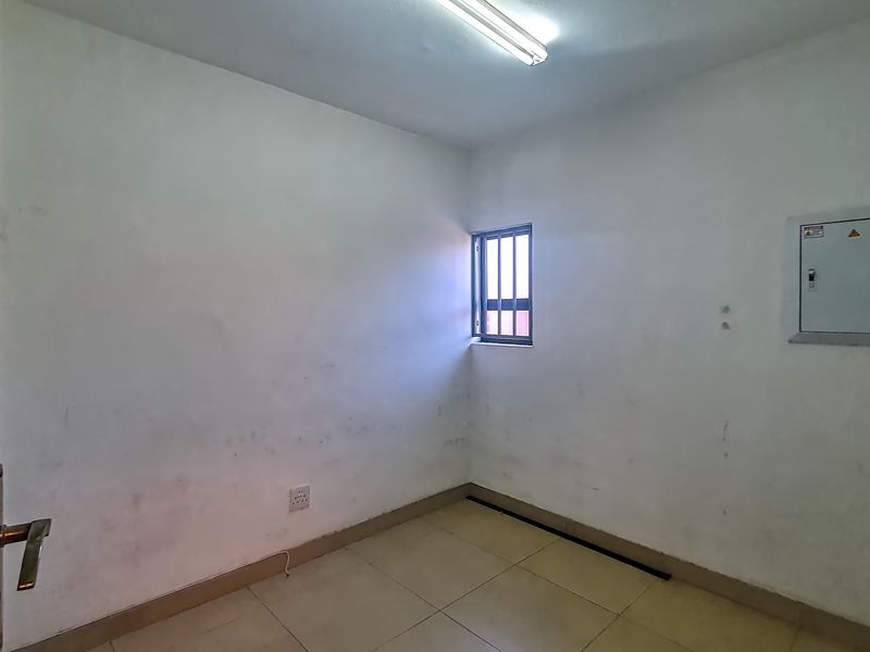 Warehouse Rental Monthly In Centurion - Photo 3