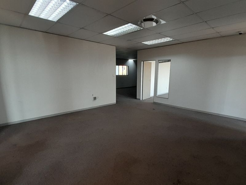 Executive Office Suite with Reception and Multiple Private Offices - Photo 3