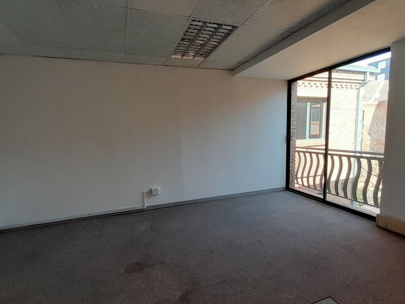 Spacious Executive Office with 8 Private Offices in Menlyn - Photo 10
