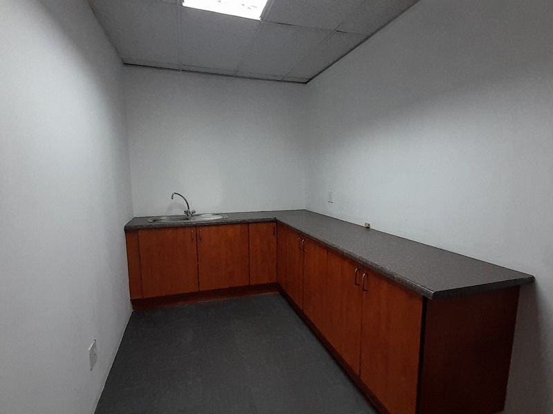 Spacious Executive Office with 8 Private Offices in Menlyn - Photo 4
