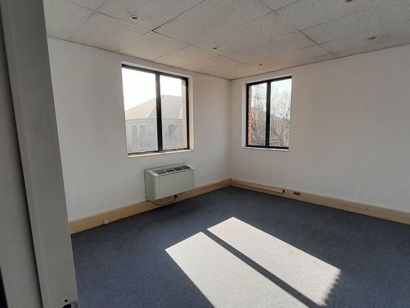 Spacious Executive Office with 8 Private Offices in Menlyn - Photo 3