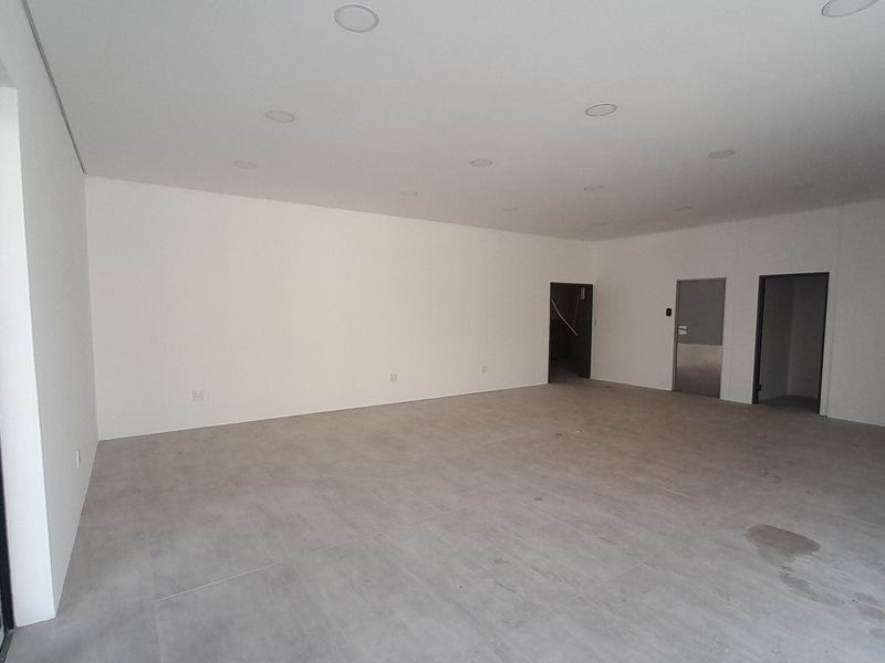 Prime Lifestyle Space with Expansive Outdoor Potential in Waterkloof Ridge - Photo 2